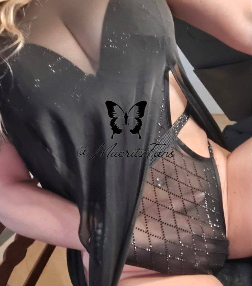LadyMilfonFire live cam model at StripChat