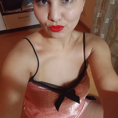 sharlinedx from stripchat