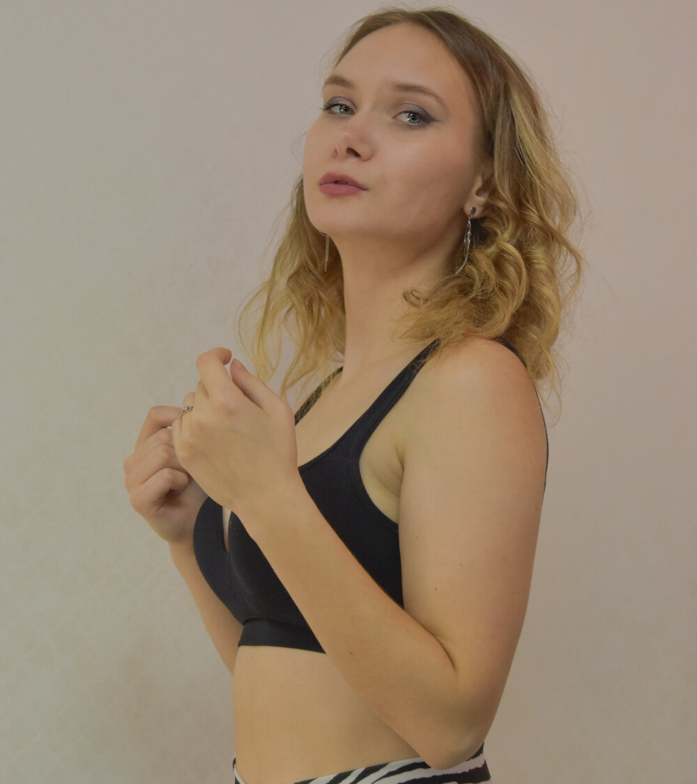 Live sex webcam photo for LinaVolberg #289957367