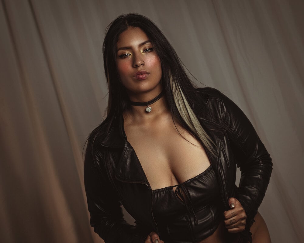 Watch  Sasha_Larsen live on StripChat