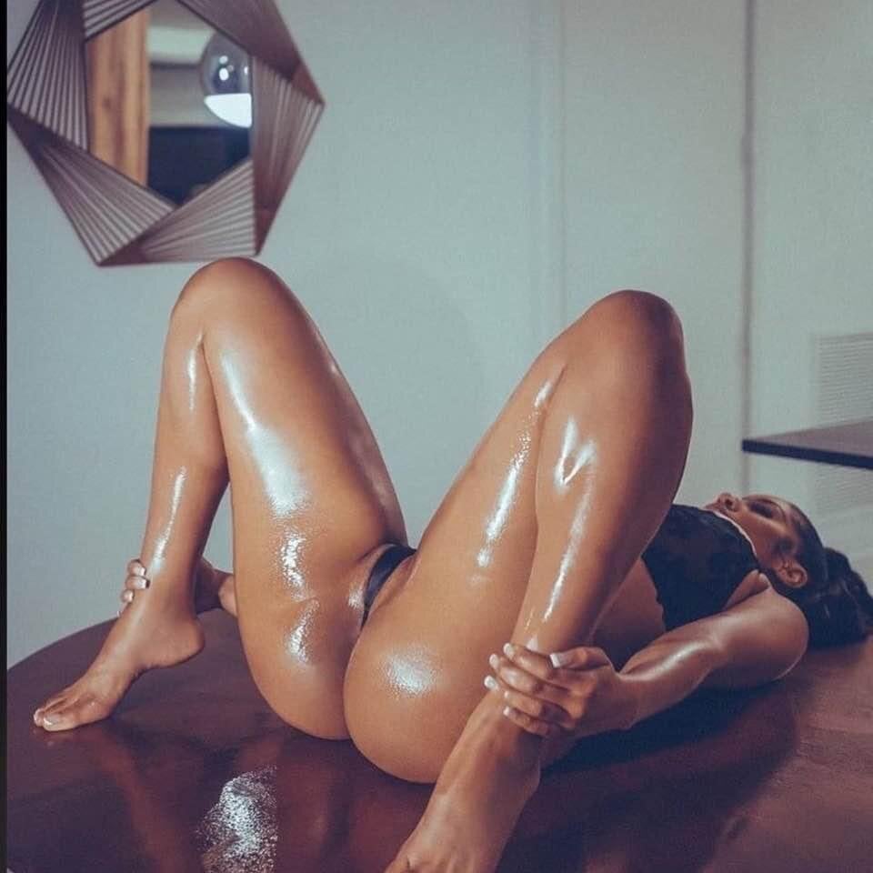 Live sex webcam photo for king_and_Qeen #292326371