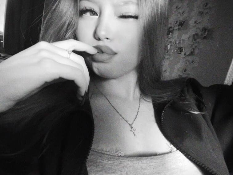 myliveeroticcams.com aloreana livesex profile in in-some-place-3 cams