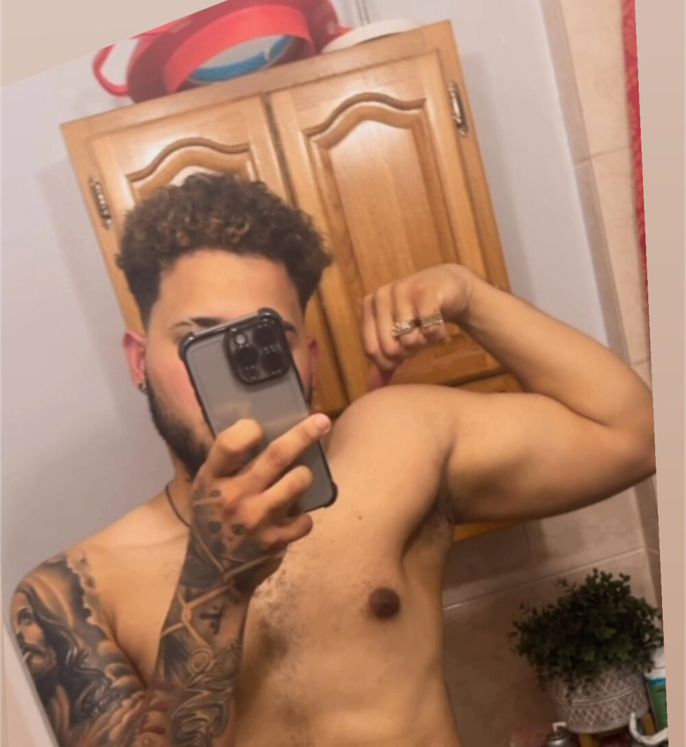 reyesOffcial01's Offline XXX Chat