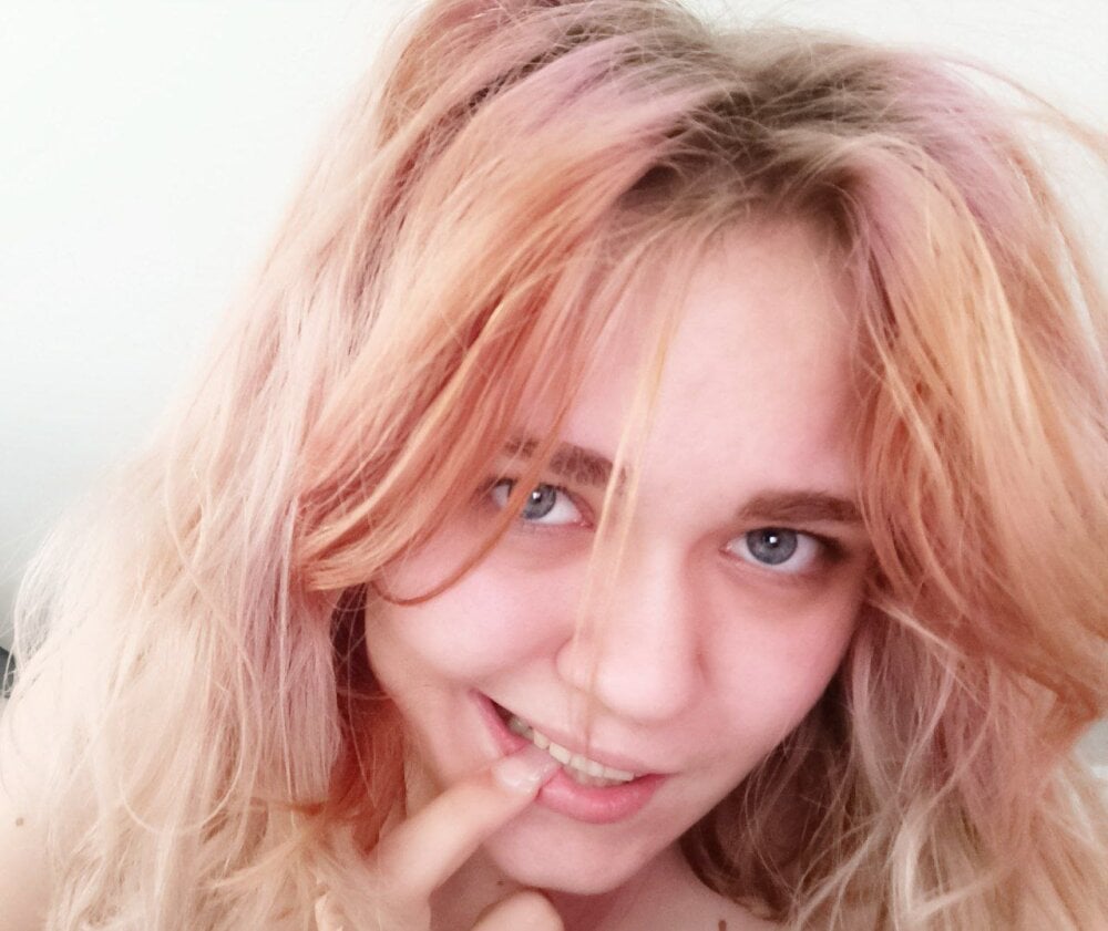 mega-camsex.com salenavanderhoff livesex profile in house-by-the-road cams