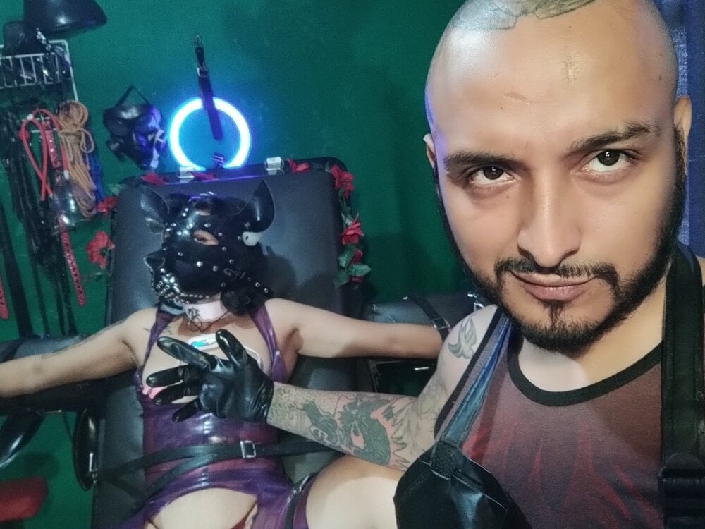 Live sex webcam photo for kenllyhot_and_valeriahell #289962830