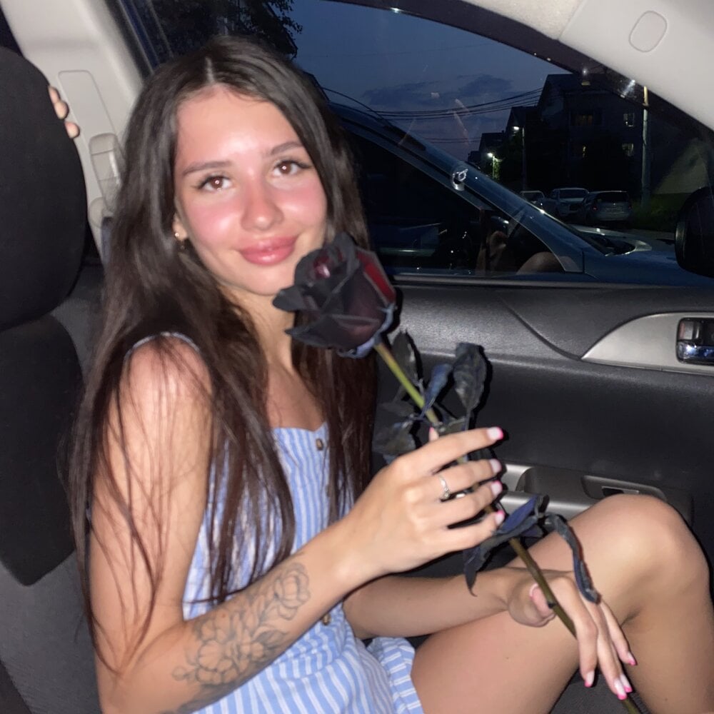 SofiaLaLight live cam model at StripChat