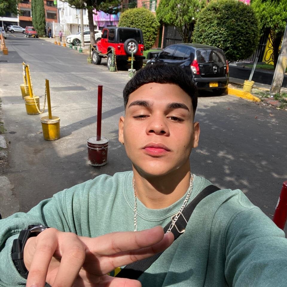 james_jonnes from stripchat