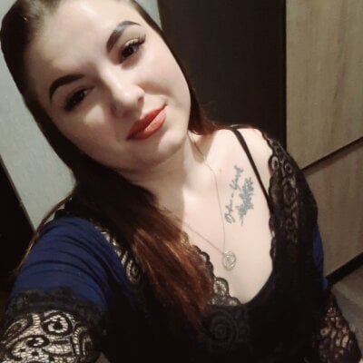 MieaHeldert Female Newblondes Online Webcam Striptease
