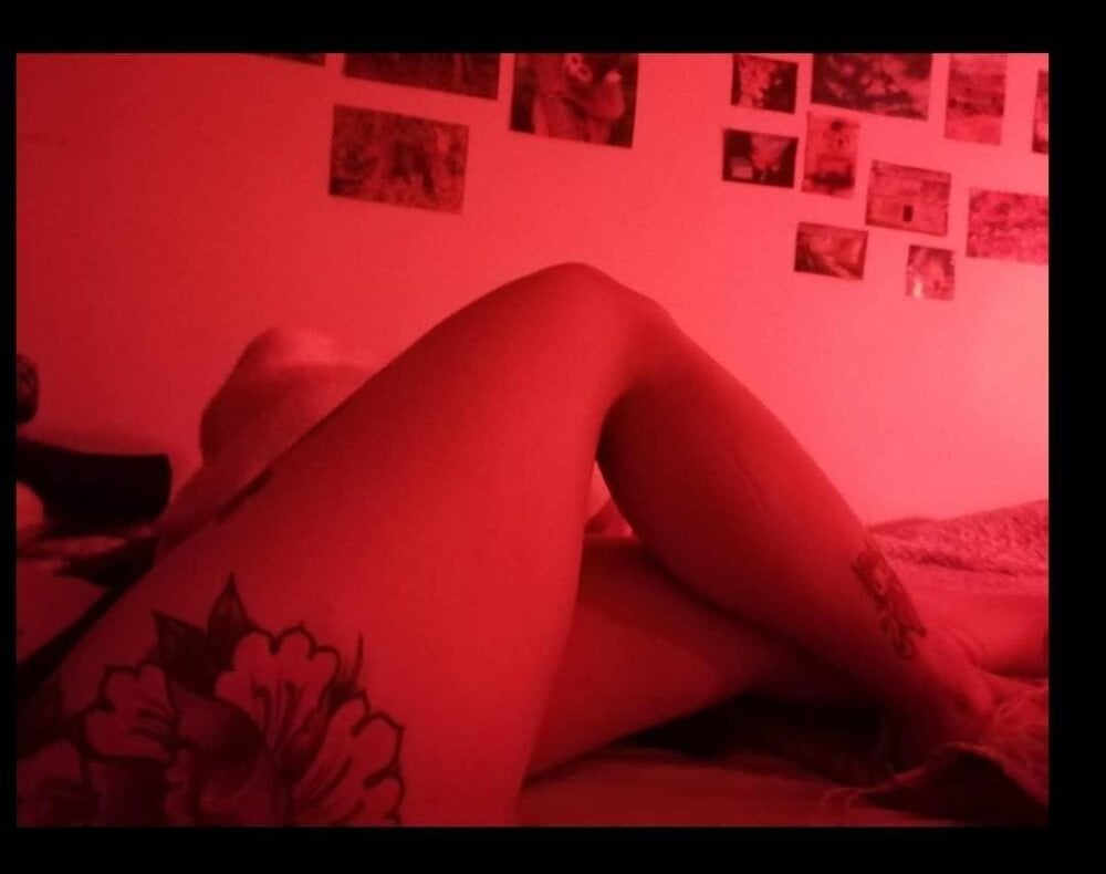 Shy_Vibes live cam model at StripChat