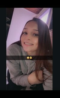 SkittlesFruit2000's Offline Chat Room