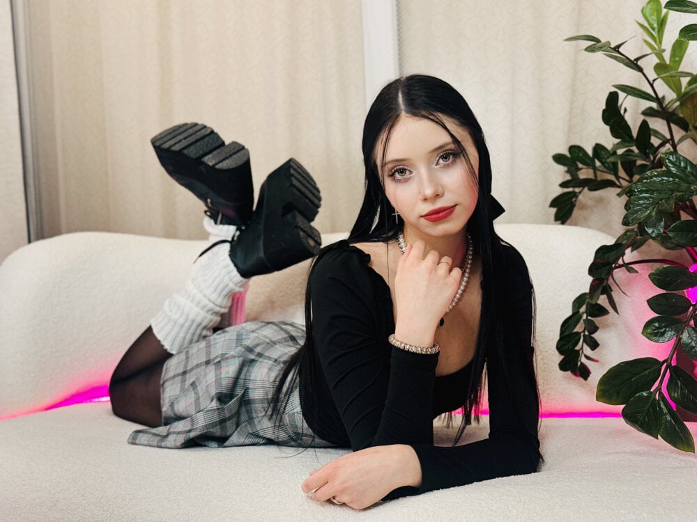 Olivia_Kindes live cam model at StripChat