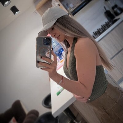 NIQUEILLA8 on StripChat