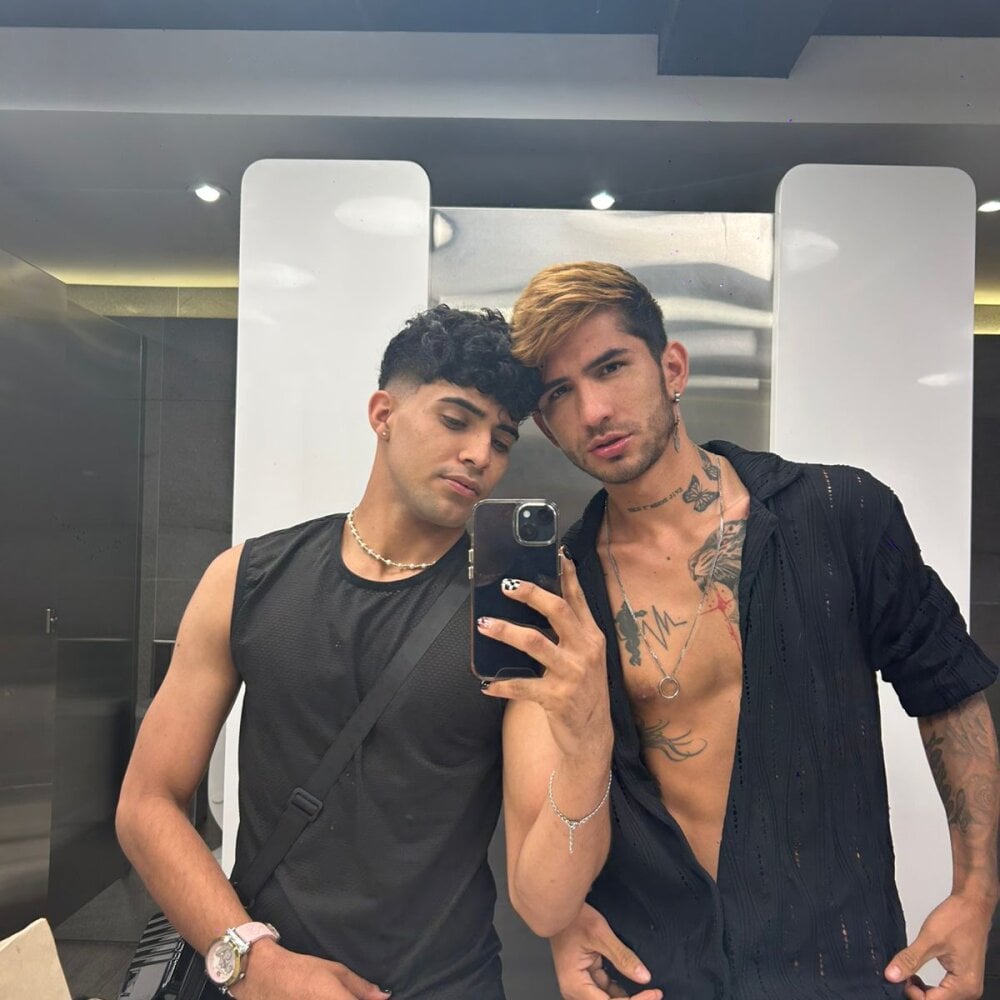 jasper_and_max's Offline XXX Chat