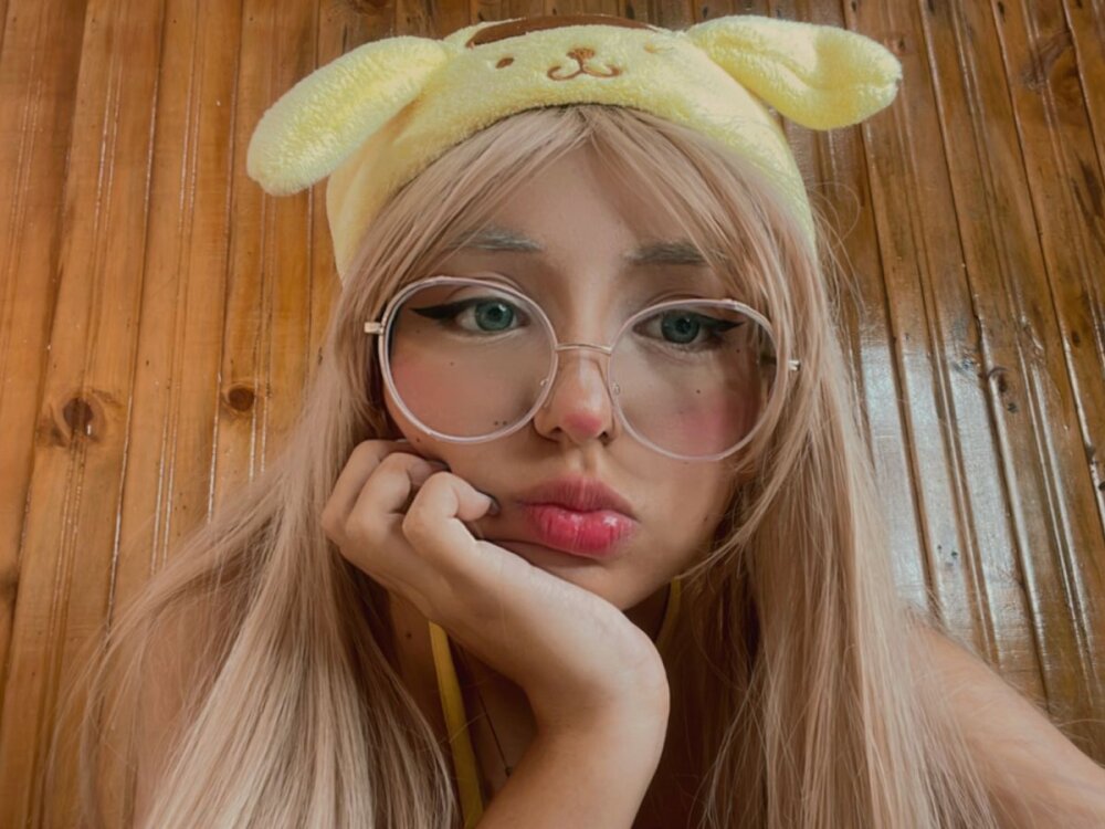 heeey_here_is_emy