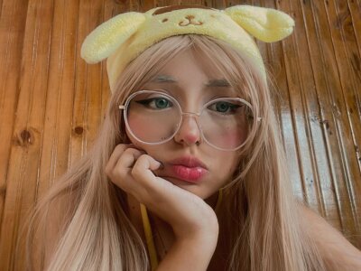 Heeey_here_is_emy