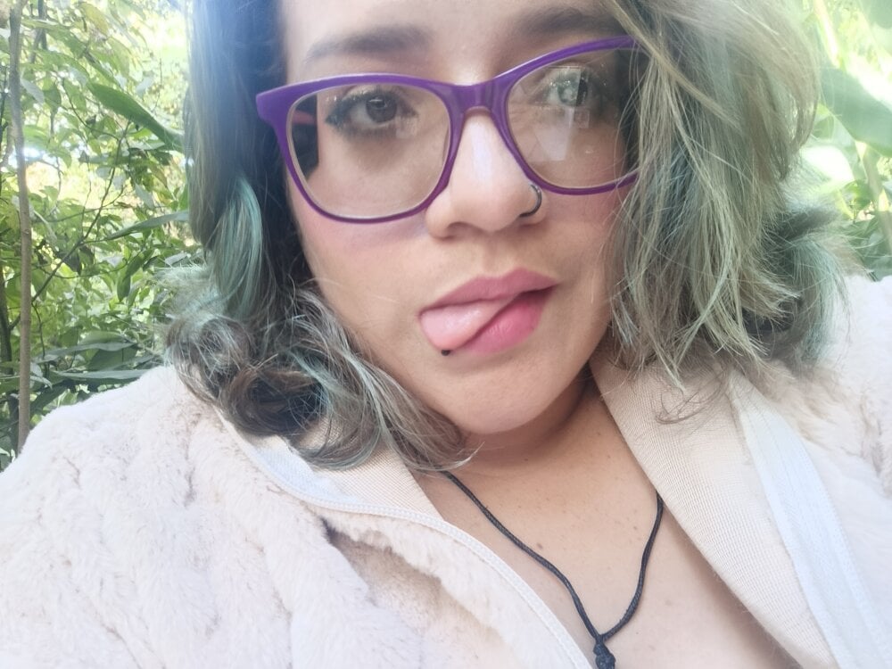 helllen_rose21 profile