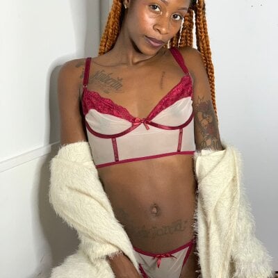 Kloe__11 - small tits ebony