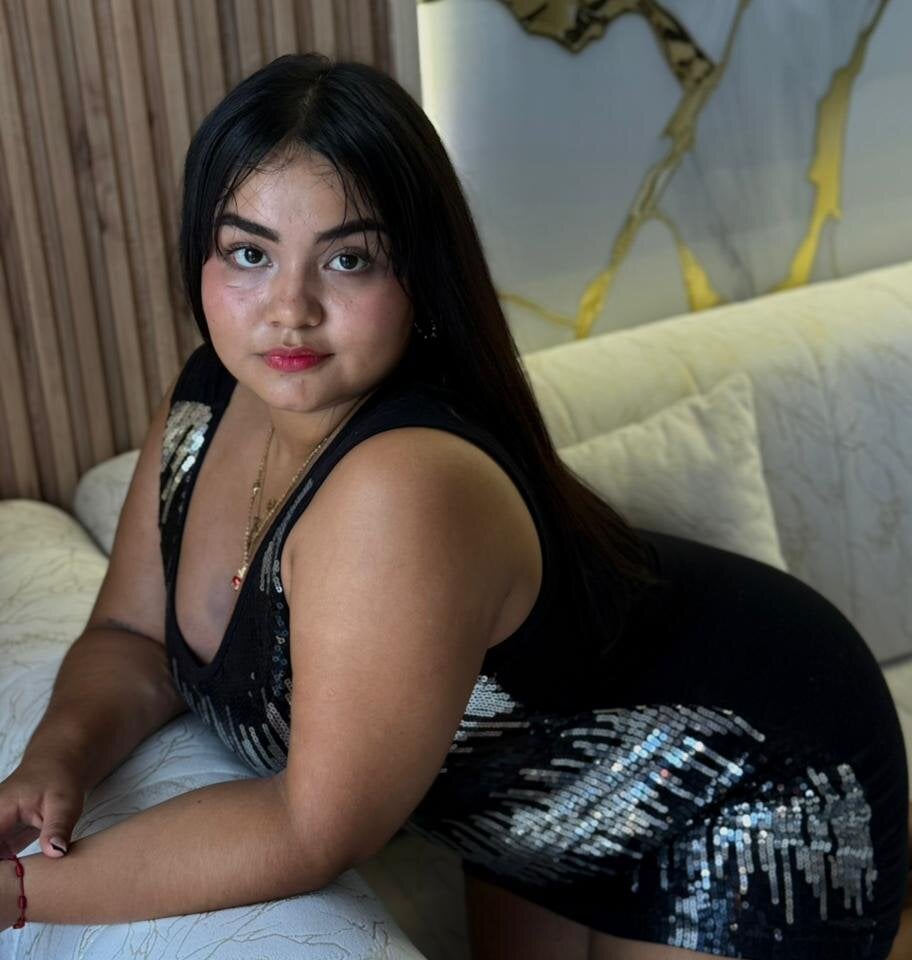 show2cam.com miacurvyy livesex profile in french cams