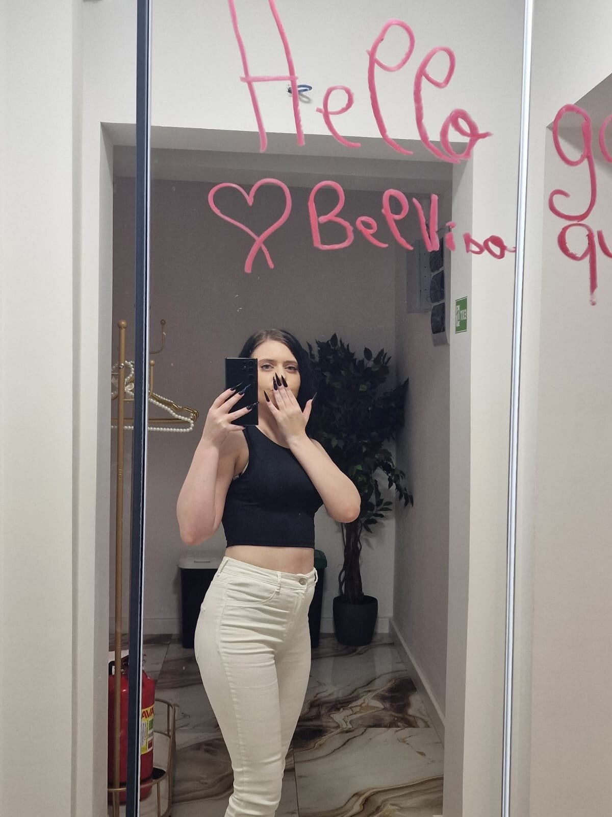 Evva_brunette