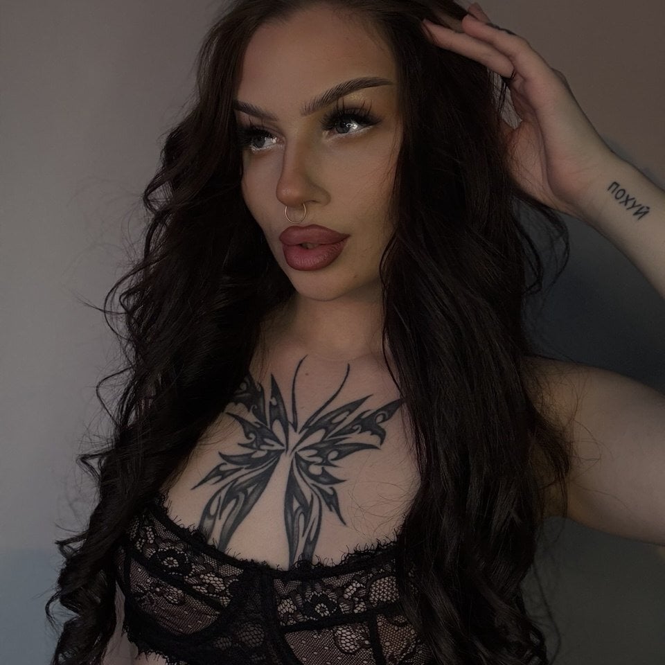 MarlynRobertsen live cam model at StripChat