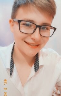 _Pungent_Madison_'s Offline Chat Room