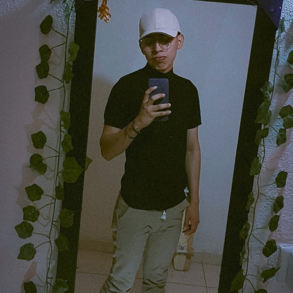 _alejandro- from stripchat