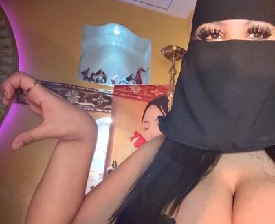 Queentaraf999 - dildo or vibrator big tits