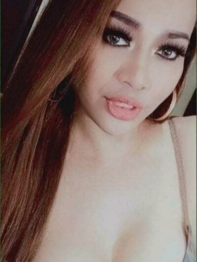 HugeKatarinaTS Live Cam on StripChat