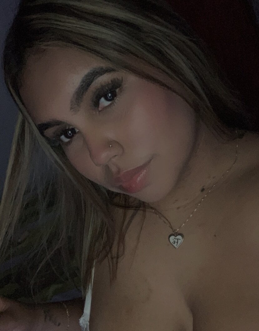 sexcam-girls.com zharaval livesex profile in the-matriarchs-realm cams