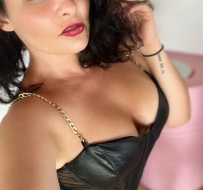 KatAluna Live Cam on StripChat