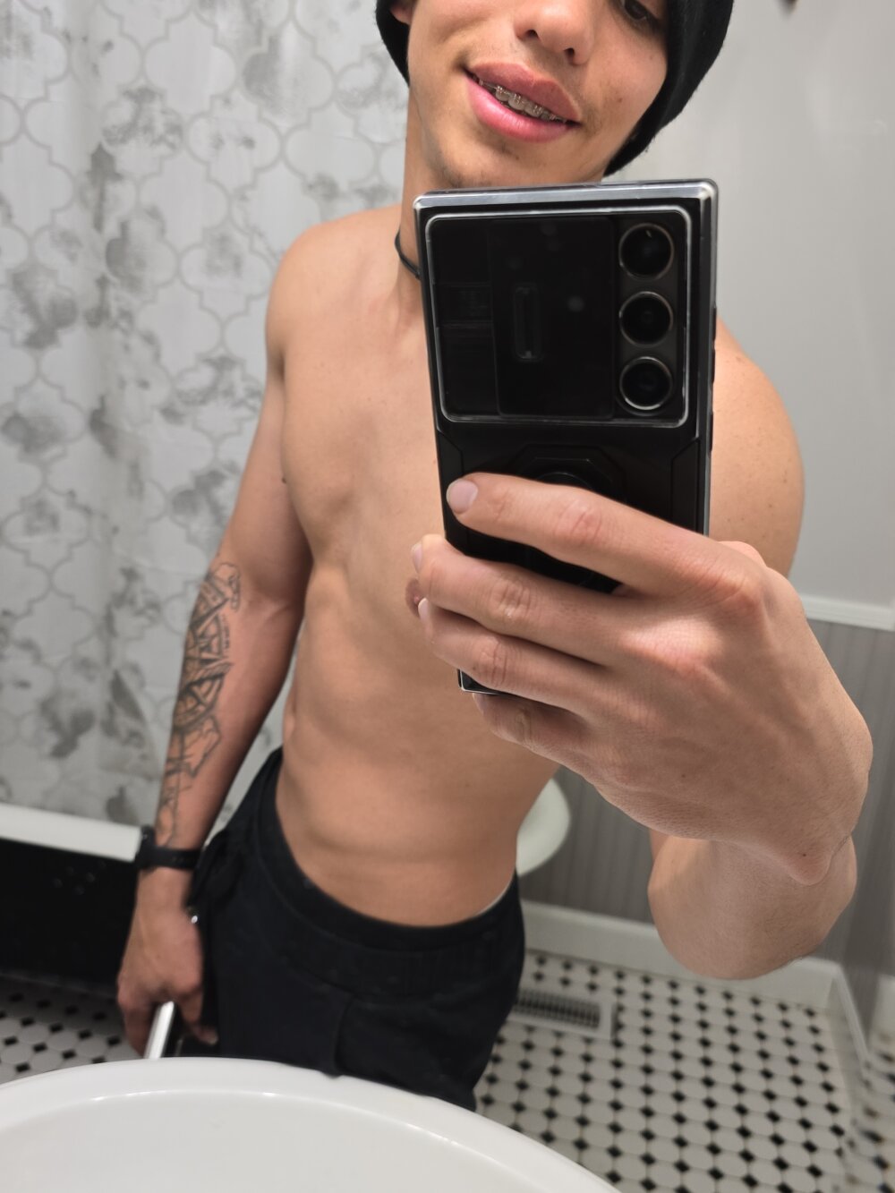 the_boy_hot-321's most recent online preview