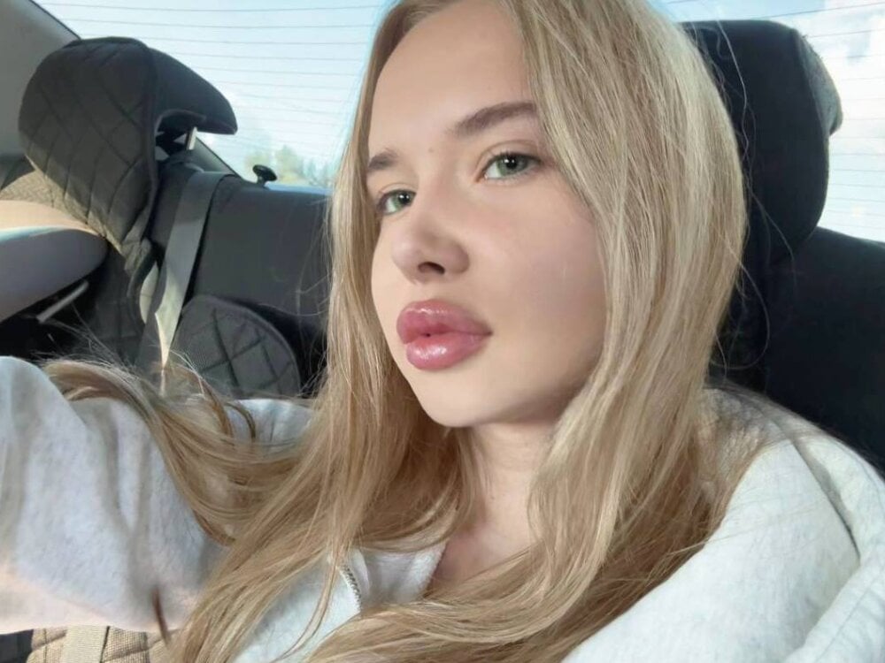 free6cams.com nicoletacooper livesex profile in white-hair cams