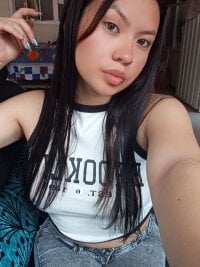 AprilCruz_12's webcam live show