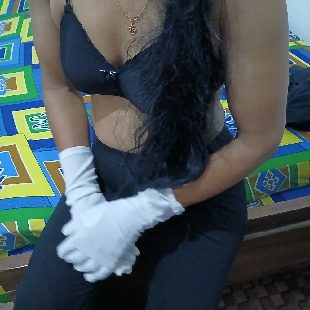 nimmi21 from stripchat