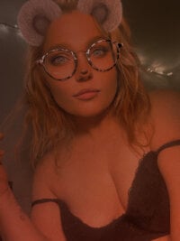 CandiS1989's Offline Chat Room
