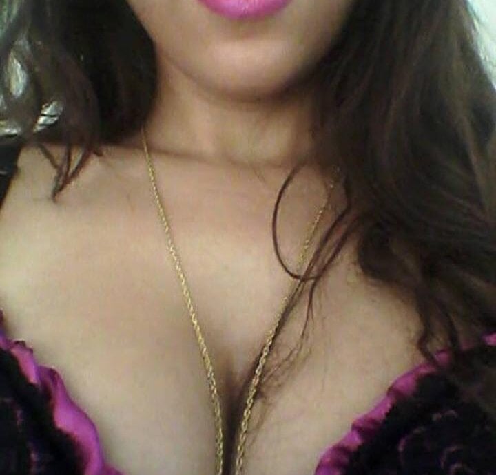 Watch HotEvaX live on cam on StripChat