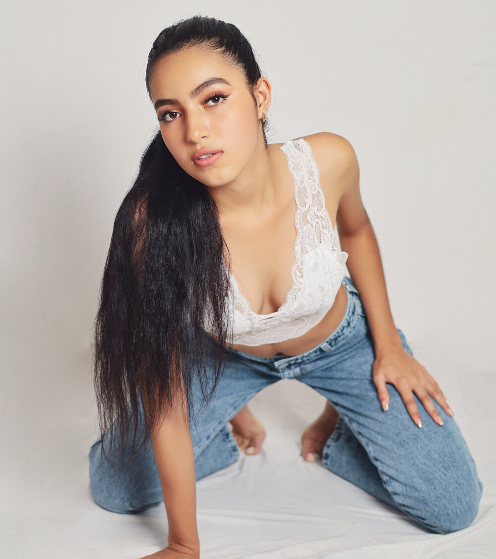 Live sex webcam photo for Kaela18 #289775138