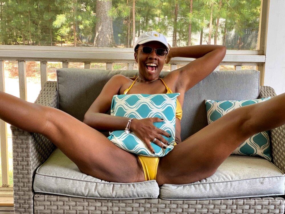 stripchat katiekuada webcam profile pic via rudecam.live