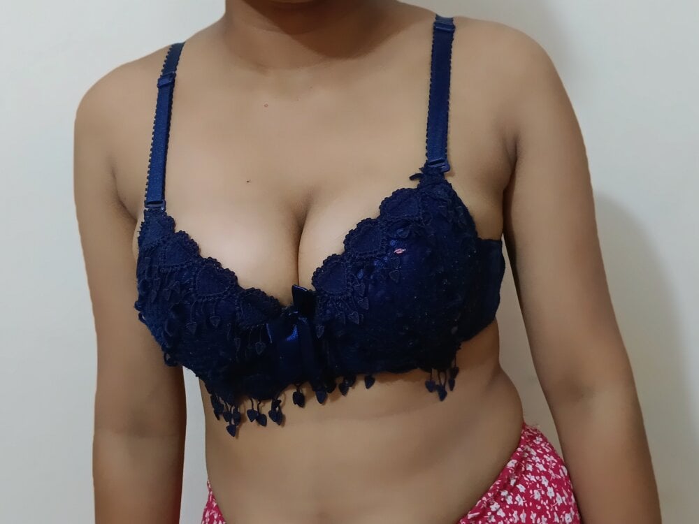 Watch  Anjel_Sadia live on cam at StripChat