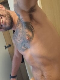 Bisexualslut32's Offline Chat Room