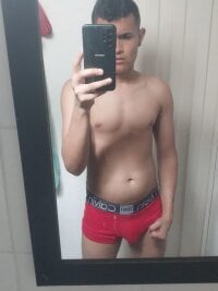 HotVersTwink98's webcam live show