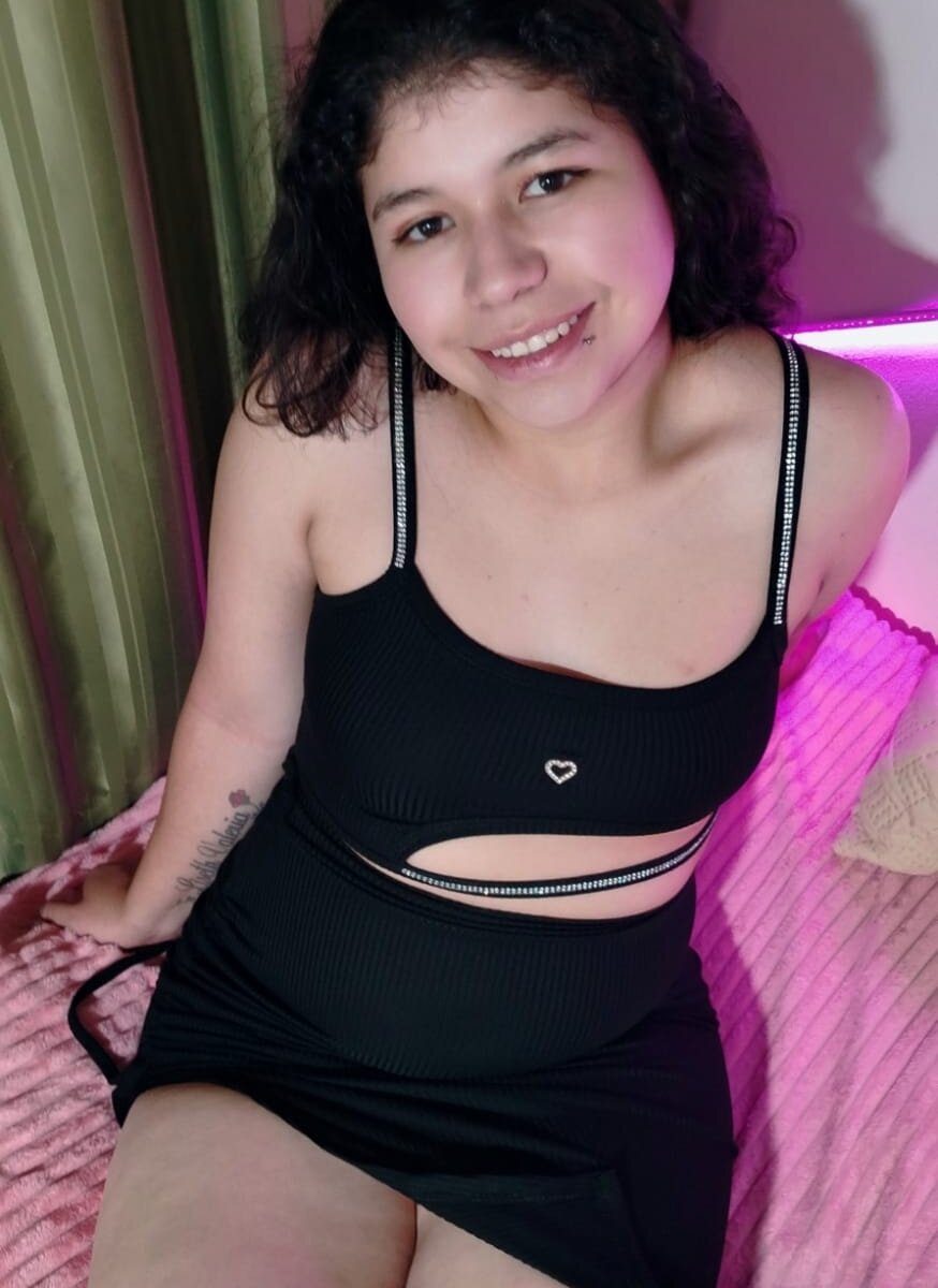 glamcambabes.com bryxs1 livesex profile in cozy-coffee-shop-during-the-rain cams