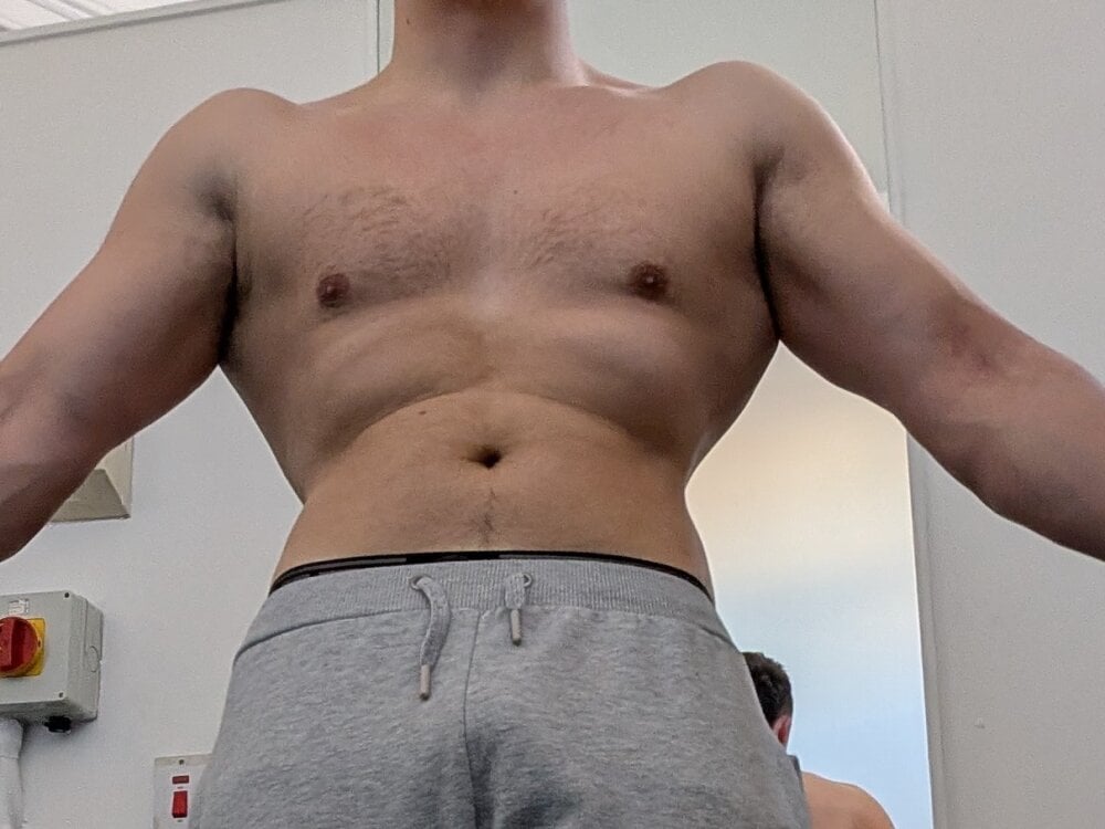 muscle-machine from stripchat