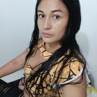 Sensual_Zara's Offline Chat Room