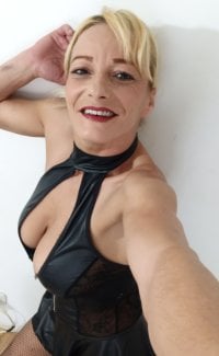 adarsonsonia's Offline Chat Room