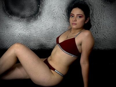 Xzatella Female Newcheapestprivates Online Cam Strip