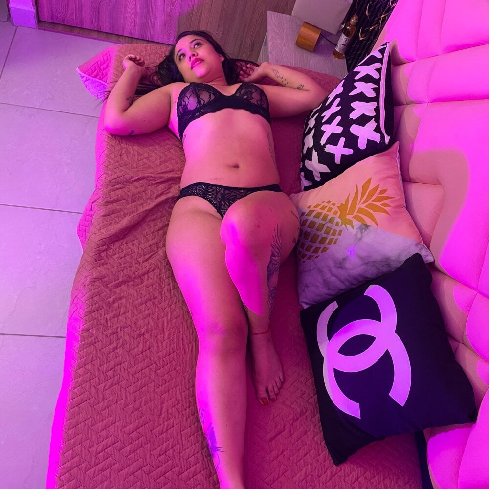free6cams.com aurofox21 livesex profile in from-your-hottest-fantasies cams