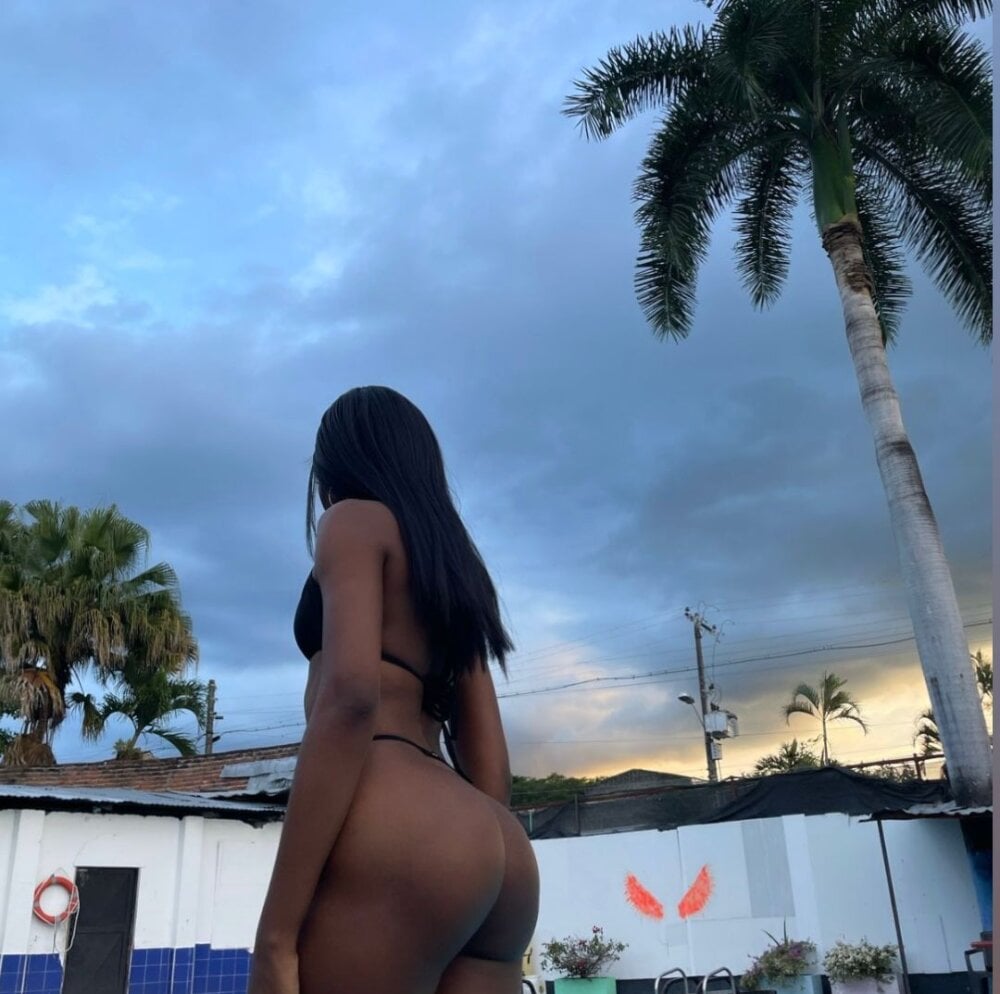 blonde_and_brunette from stripchat