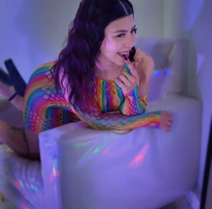 watchgirlcam.com hillary_thomson livesex profile in we-are-all-in-a-simulation cams