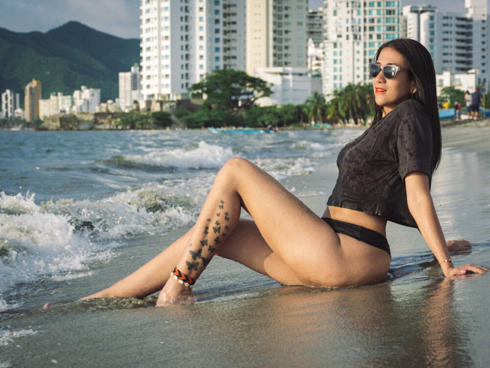 mega-camsex.net elenacz_15 livesex profile in mature-latin cams